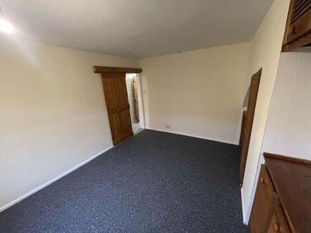 3 bedroom end of terrace house to rent - Photo 3