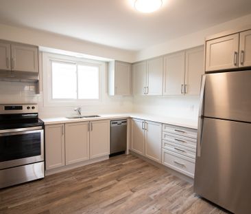 **STUNNING** 3 Bedroom Main Unit in Hamilton!! - Photo 5