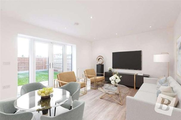 Wrexham Road, Noak Hill, RM3 - Photo 1