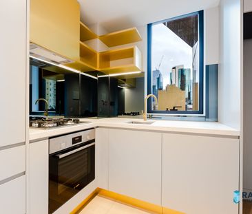 Luxury 1 Bedroom 1 Bathroom CBD apartment - superb location - Photo 5