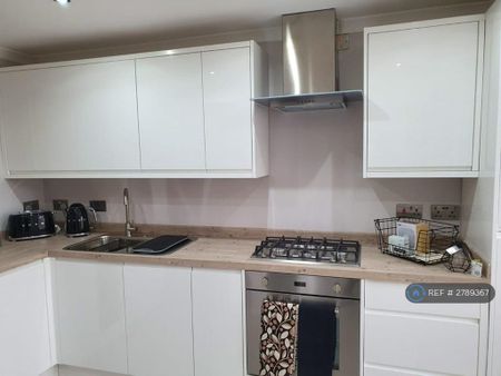 1 bedroom in a house share to rent - Photo 3