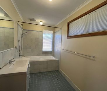 FAMILY HOME WITH LARGE BACKYARD IN EATON - Photo 2