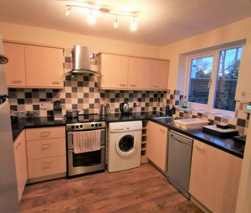 3 bedroom semi-detached house to rent - Photo 5