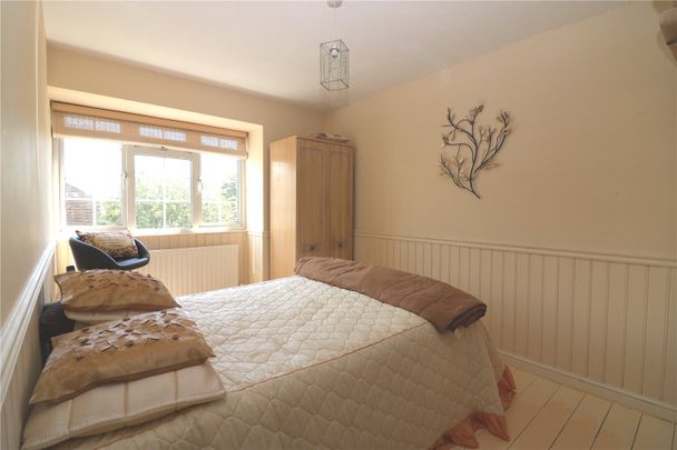 Aylesbeare, Shoeburyness, Southend-on-Sea, Essex, SS3 8AE - Photo 1