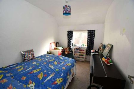 Bedroom Detached Bungalow In Farncombe, GU7 - Photo 4