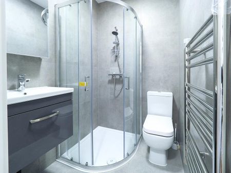 1 bedroom in a house share to rent - Photo 4