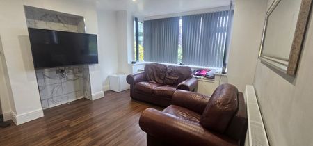 5 Bed - 18 St Chads View, Headingley, Leeds - LS6 3QA - Student - Photo 4