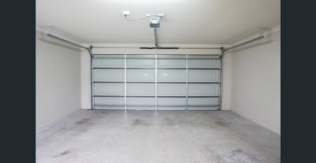 4 Bed, 2 Bath, 2 Car House in Oxenford – Ideal Family Living Awaits! - Photo 5