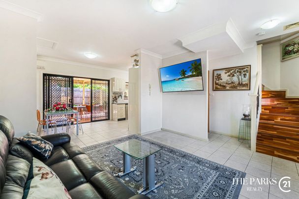 Beautiful Two Bedroom Town House - Photo 1