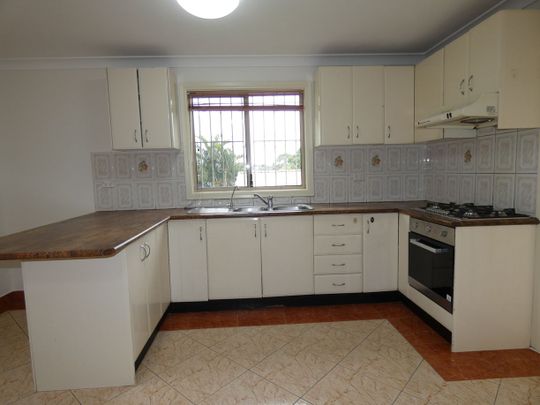 3 BEDROOM FAMILY HOME - Photo 1