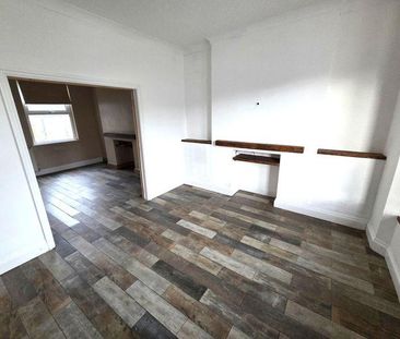 4 bedroom semi-detached house to rent - Photo 4