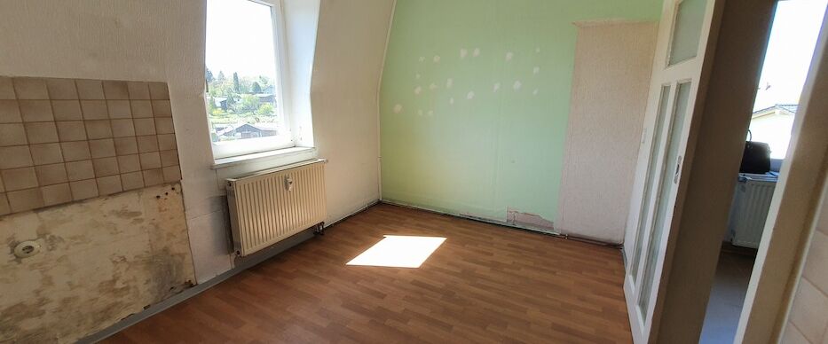 * Cossengrün-Gemütliche, ruhige 3 Zimmer Wohnung im Dachgeschoss - Bad mit Fenster* - Foto 1