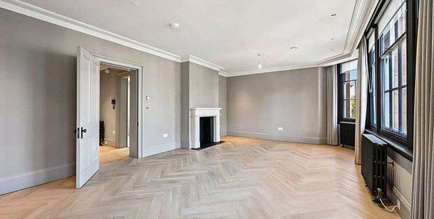 An exceptional four-bedroom apartment, newly refurbished in the heart of Mayfair. - Photo 1