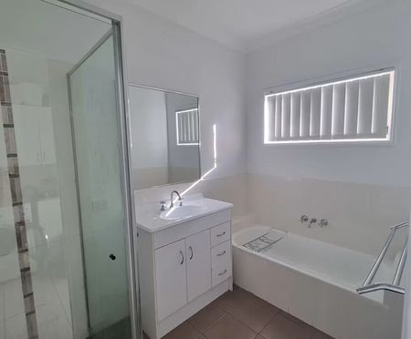 Springfield Lakes - Photo 5