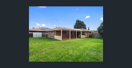 WELL MAINTAINED FAMILY HOME ! - Photo 3