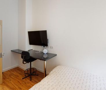 4 bedroom terraced house to rent - Photo 2