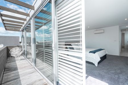 Stunning 3BR Beachside Retreat - Fully Furnished - Photo 3