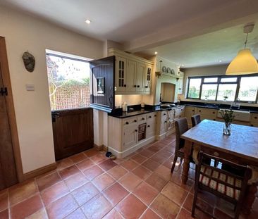 Rumer Hall Cottages, Stratford-upon-Avon, CV37 - Photo 3