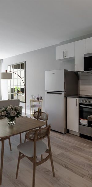 300 - 5765 Cote-St-Luc Road, Montréal - Photo 1