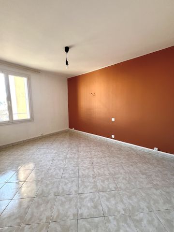 Location Appartement 3 pièces 65m² MARSEILLE 4ème - Photo 2