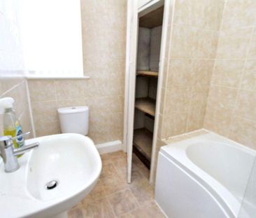 Ovington Grove, Fenham, Newcastle upon Tyne, Tyne and Wear, NE5 2QH - Photo 2