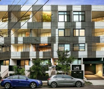 Luxurious One-Bedroom Apartment with Private Entrance - Photo 3