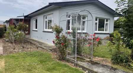 Spacious property - Photo 3