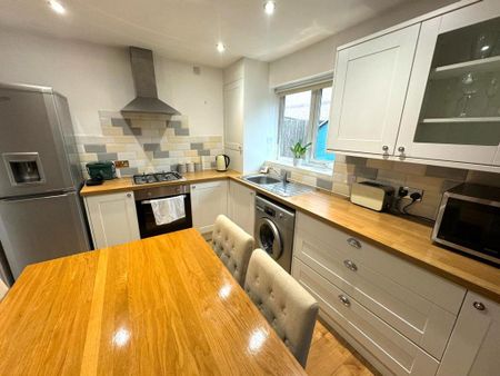 2 bedroom semi-detached bungalow to rent - Photo 4