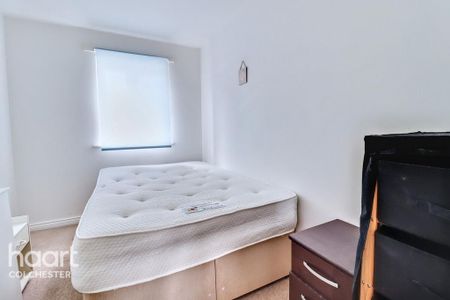 2 bedroom coach house to rent - Photo 3
