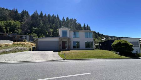 Large Family Home - Photo 4