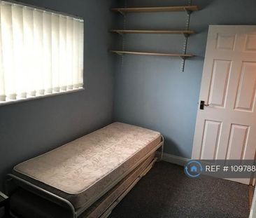 2 bedroom semi-detached house to rent - Photo 5