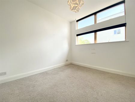 3 Bedroom - Photo 2