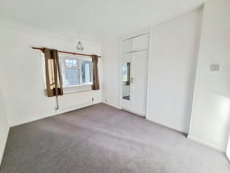 Semi-detached house to rent on - Photo 3