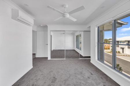 Brand New Townhouses Available to Rent Now at 'The Ridge Residences' in Coomera - Photo 4