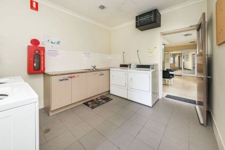 Double Room | Rent Includes Electricity, WiFi & Water | Bus Stop @ Front Door. - Photo 5