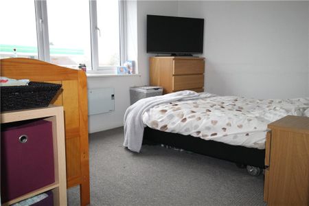 Guildford Road, Lightwater, Surrey, GU18 5SD - Photo 3