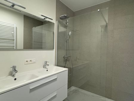 Stijlvol en energiezuinig nieuwbouwappartement met 2 slaapkamers te huur aan de rand van Veurne - Foto 2