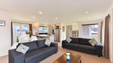31 McEwen Crescent, Riverstone Terraces - Photo 2