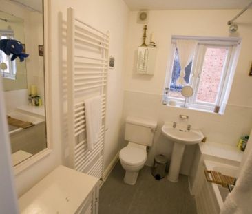 3 bedroom semi-detached house to rent - Photo 6