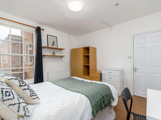 7 bedroom house of multiple occupation to rent - Photo 1