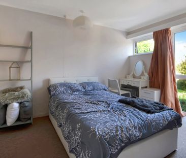 A one bedroom, first floor apartment, with resident’s parking, loca... - Photo 2