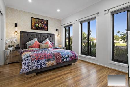 A Captivating Family Haven of Elegance and Comfort - Photo 4