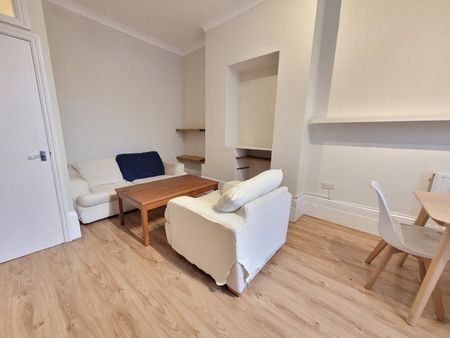 1 Bed Flat, Camden Road, N7 - Photo 2