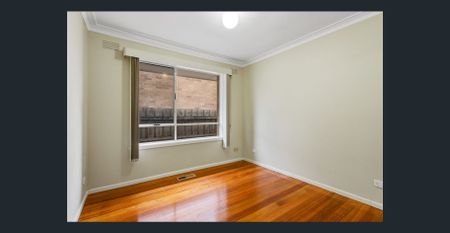 Spacious Home and Superb Location in Keilor East - Photo 2