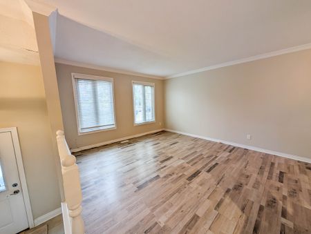 All Inclusive 3 Bedroom Main Unit in Niagara Falls! - Photo 4