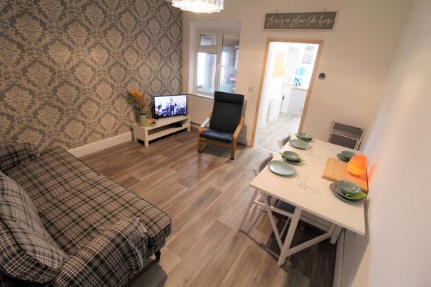 1 bedroom in a house share to rent - Photo 1