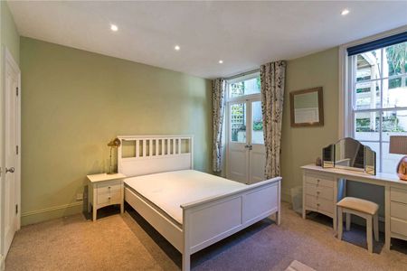 An Exceptional Furnished Residence in the Heart of Clifton. - Photo 3