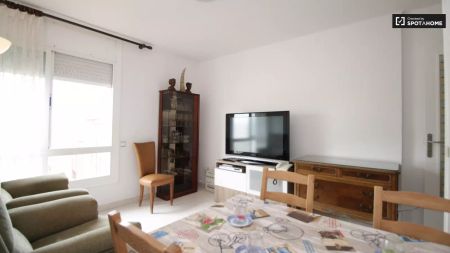 Double bed in Room in a shared 2-bedroom apartment for rent in Sant Martí de Provençals - Photo 2
