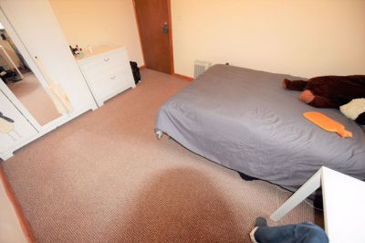 2 bedroom Flat in Low Close Street, Leeds - Photo 3