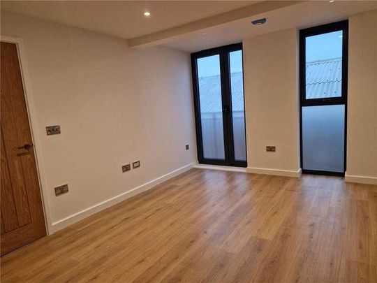 Tealing Drive, Epsom, Surrey, KT19 - Photo 1